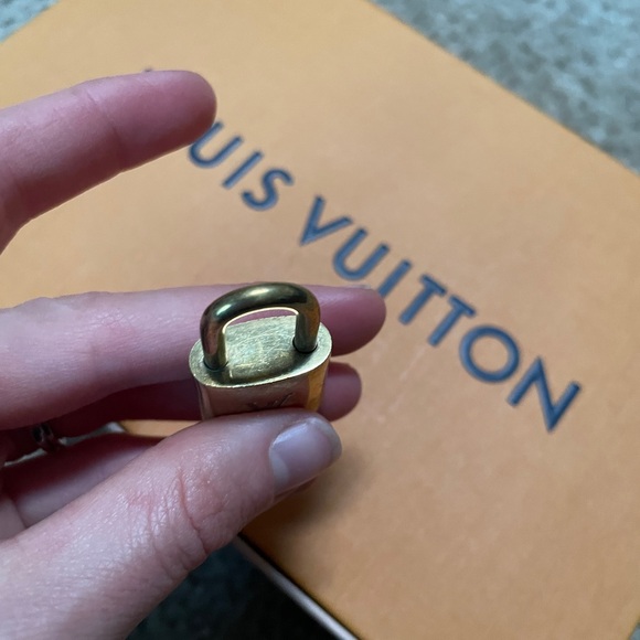 Louis Vuitton brass padlock - Picture 3 of 8